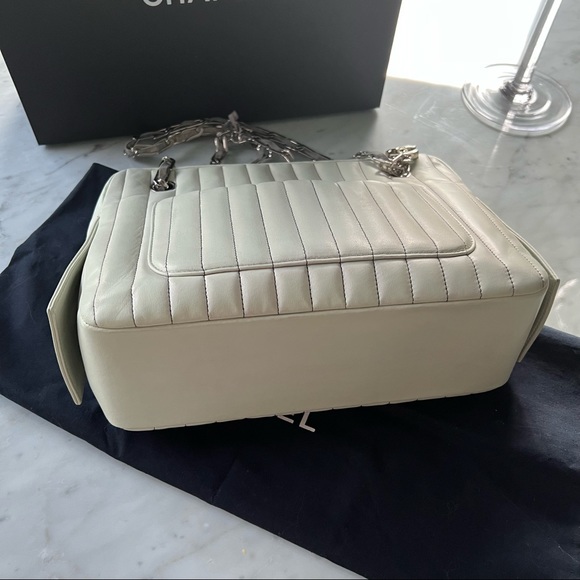 Beautiful ❤️Chanel Green Mademoiselle Vintage Bag - Picture 6 of 13